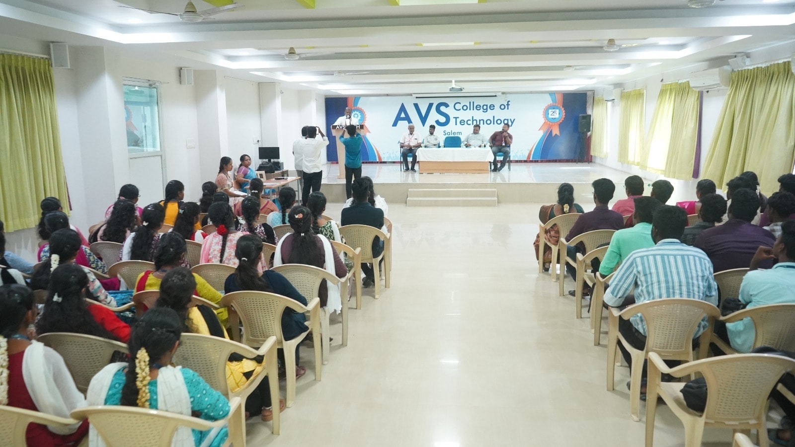 college-training-image-avs
